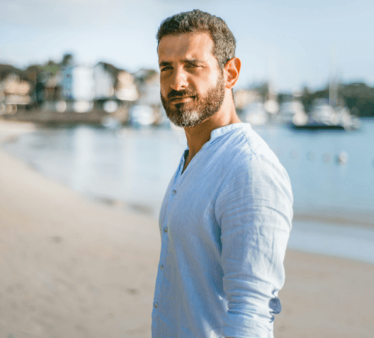 homem frustrado por ter impotência sexual